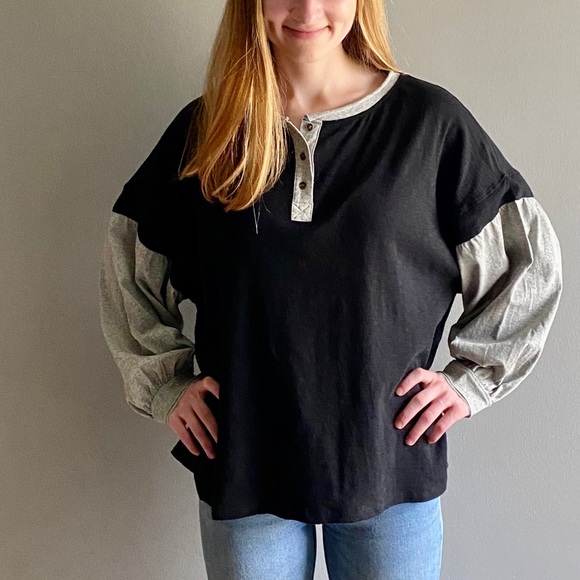 Women’s Umgee  Billow  Sleeve Top with Buttons - Picture 4 of 7